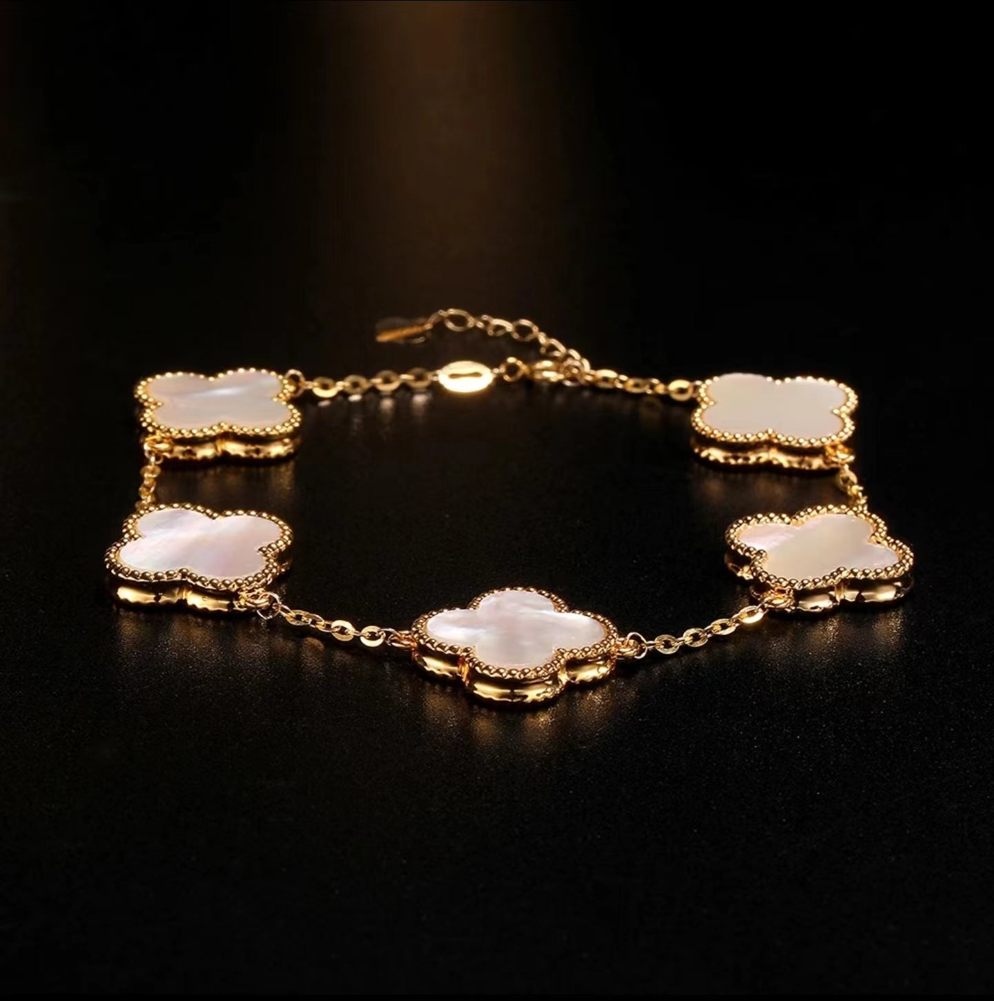 Bracelet trèfle en nacre naturelle en or 18 carats GB004